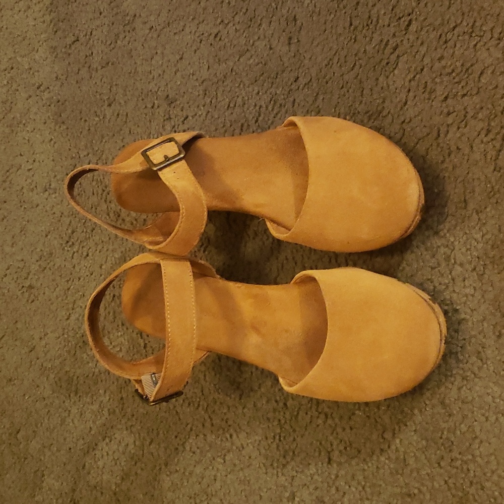 Suede clogs House of Harlow